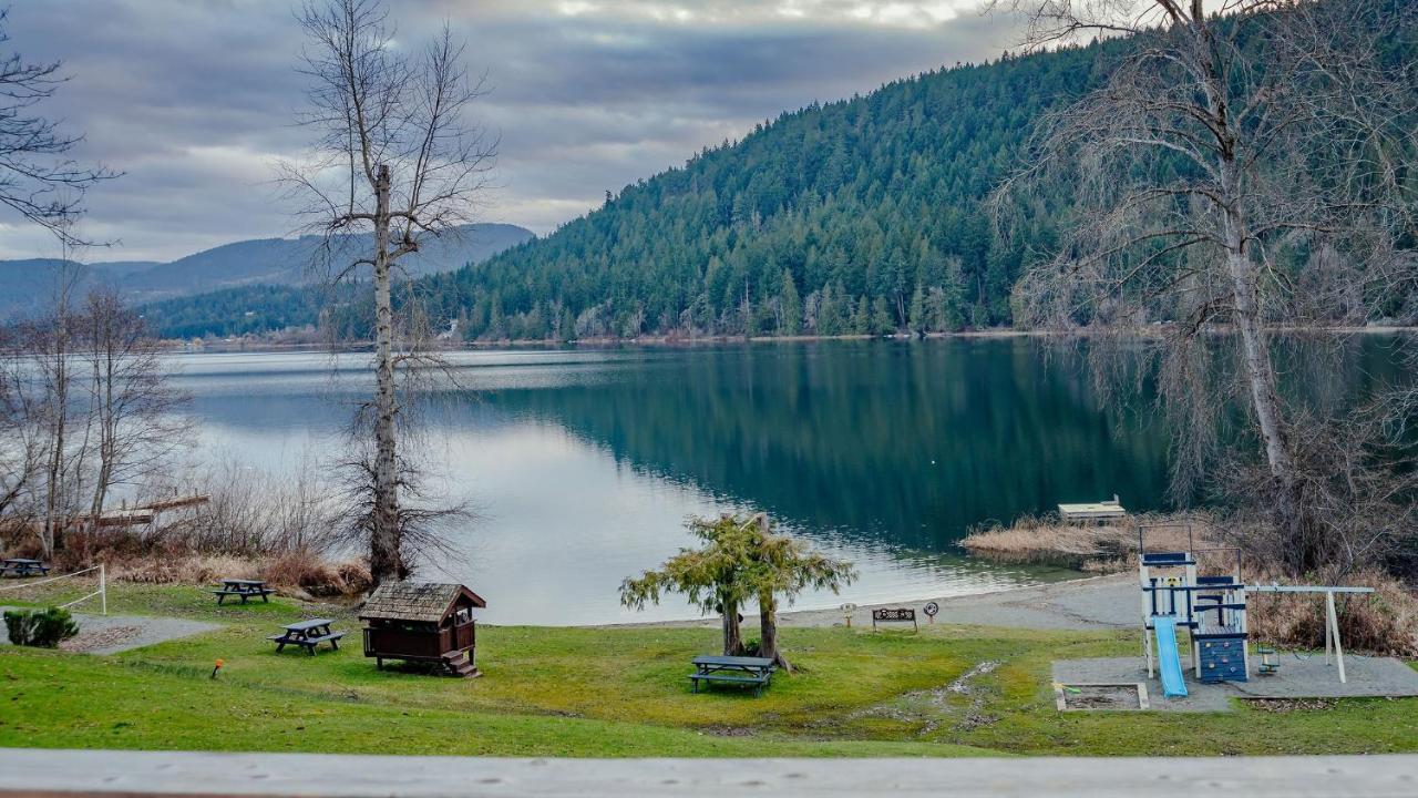 Green Acres Lakeside Resort Salt Spring Island Ganges Exterior foto