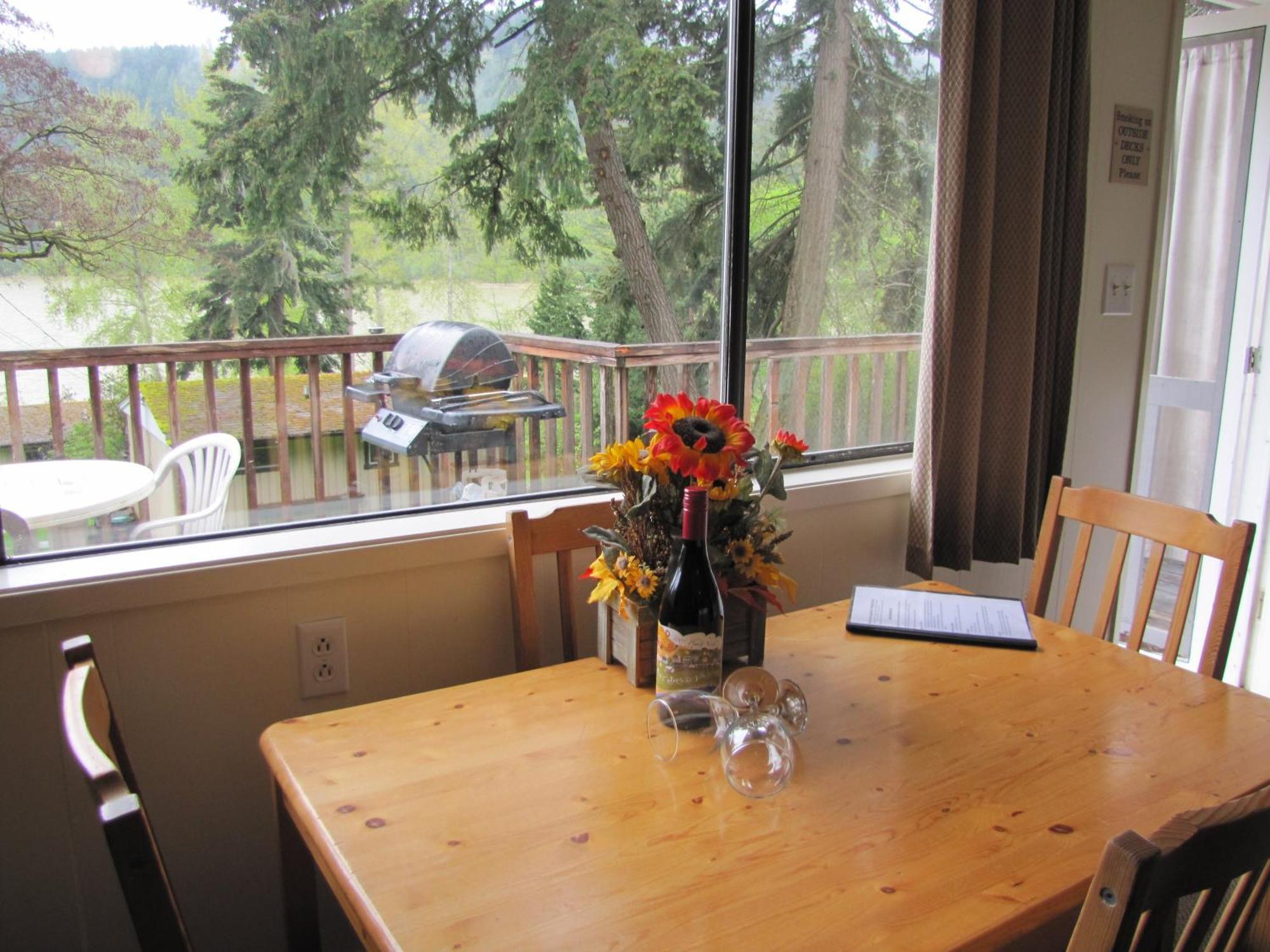 Green Acres Lakeside Resort Salt Spring Island Ganges Exterior foto